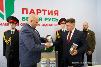 Могилевское областное отделение партии «Белая Русь» передало в фонд Алексея Талая монеты для создания памятного знака