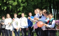 Отзвенел последний звонок в Ленинской средней школе