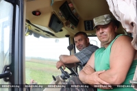 Уборка рапса продолжается несмотря на жару