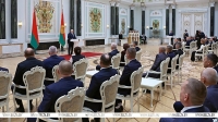 &quot;Вами гордится страна!&quot; Лукашенко вручил награды заслуженным аграриям Беларуси