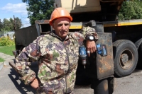 «Скучно не бывает»: плотник Алексей Мешков о своей работе