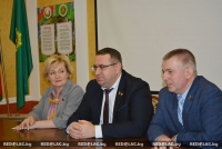 Электоральная кампания в центре внимания: парламентарии встречаются с коллективами