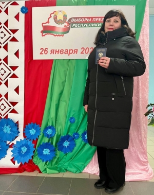 Краснопольчанка Наталья Грибанова – в числе избирателей, которые пришли на досрочное голосование