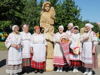 З любоўю да роднага слова i песнi