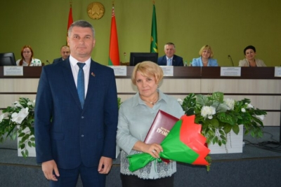Добросовестный труд и развитие района: награждение Жанны Королевой
