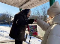 Волонтеры предлагают помощь пожилым